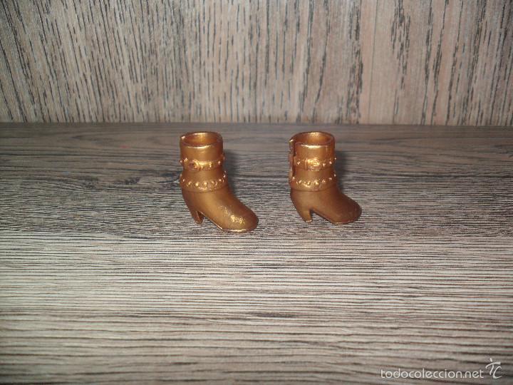 Barbie y Ken: Botas Doradas para Mu&ntilde;eca Barbie - Foto 1