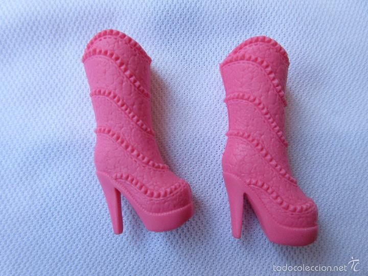 Barbie y Ken: Botas de Barbie nuevas - Foto 1