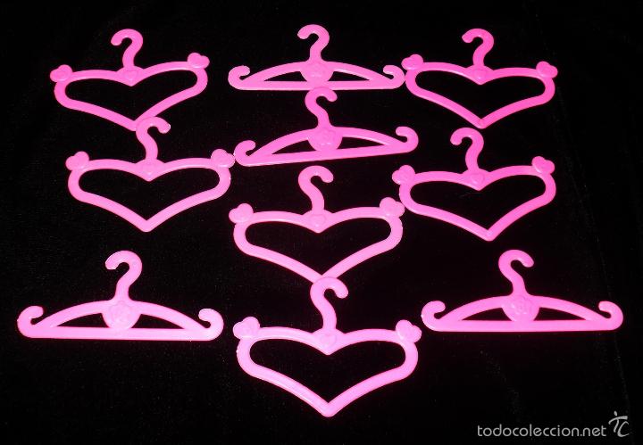 Barbie y Ken: Lote de 10 perchas Barbie - Foto 1