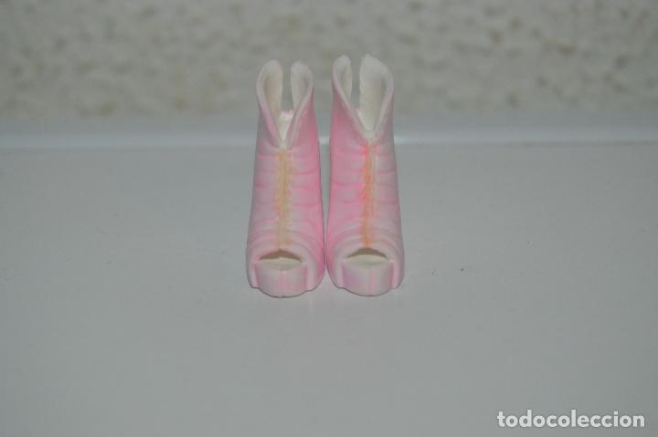 Barbie y Ken: Zapatos de mu&ntilde;eca barbie - Foto 2