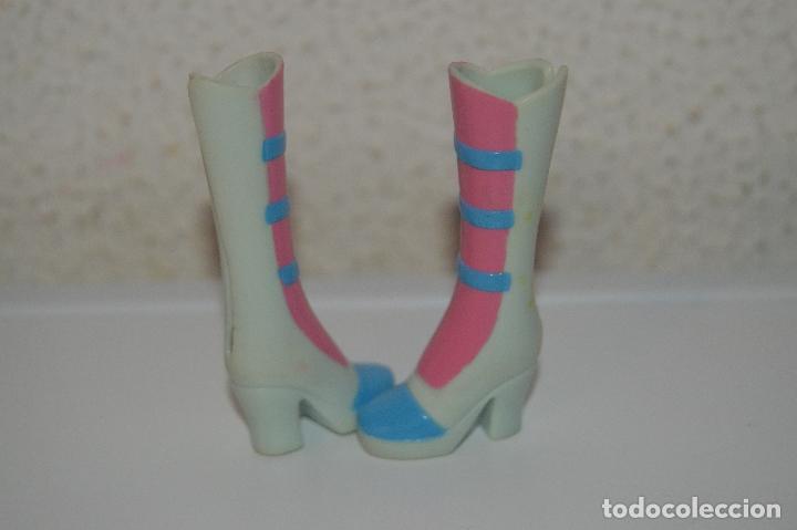 Barbie y Ken: Botas zapatos de mu&ntilde;eca barbie - Foto 3