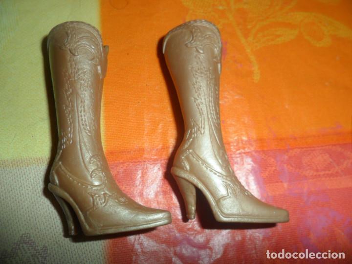 Barbie y Ken: BOTAS CAMPERAS MARRONES BARBIE - Foto 2