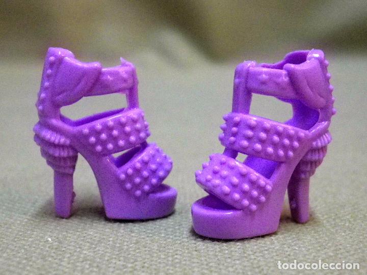 Barbie y Ken: COMPLEMENTO PARA MU&Ntilde;ECA BARBIE, ZAPATO - Foto 1