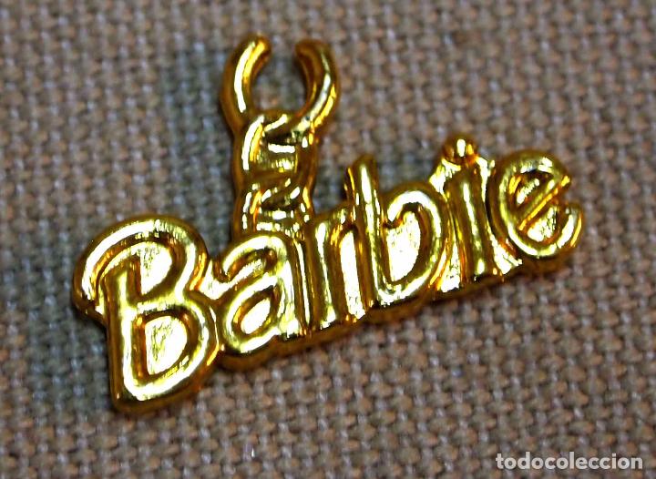 Barbie y Ken: ROPA Y COMPLEMENTOS DE MU&Ntilde;ECA MODERNA EXTRANJERA, MEDALLA, INSIGNIA, BARBIE - Foto 1