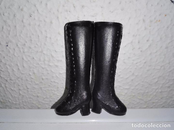 Barbie y Ken: Botas para mu&ntilde;eca barbie ucn - Foto 1