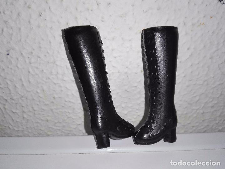 Barbie y Ken: Botas para mu&ntilde;eca barbie ucn - Foto 2