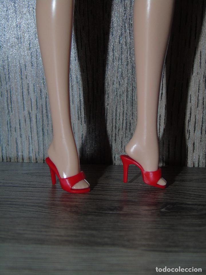 Barbie y Ken: Par de zapatos para mu&ntilde;eca barbie top model modelo basic - Foto 2