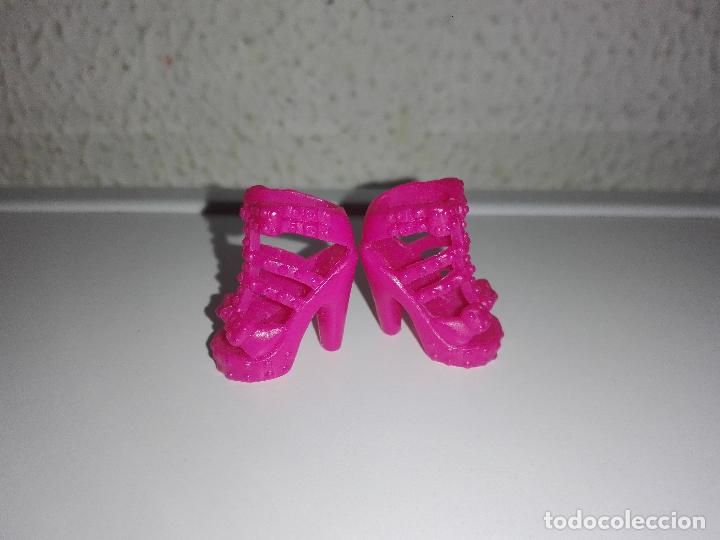 Barbie y Ken: Zapatos de mu&ntilde;eca barbie - Foto 1