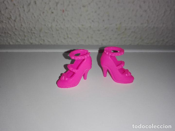 Barbie y Ken: Zapatos de mu&ntilde;eca barbie - Foto 1