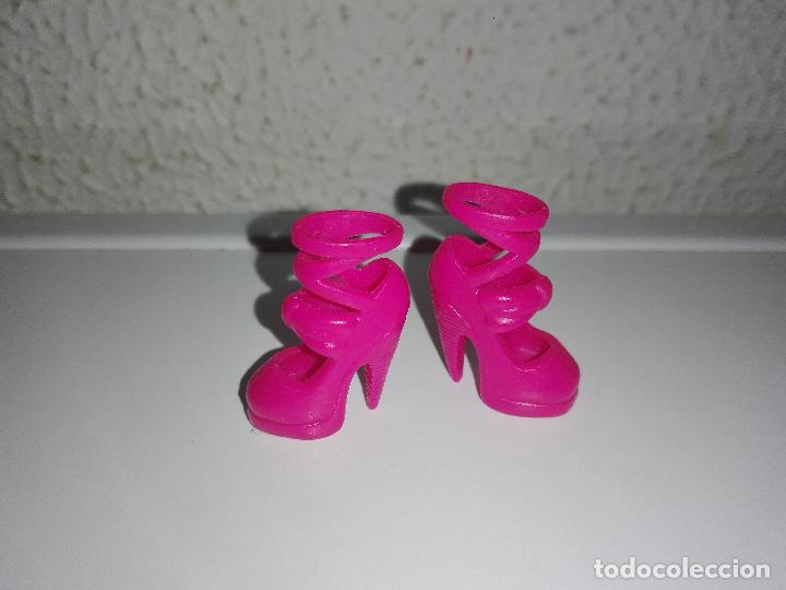 Barbie y Ken: Zapatos de mu&ntilde;eca barbie - Foto 1