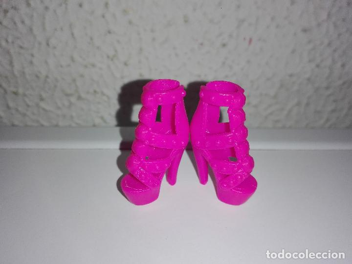 Barbie y Ken: Zapatos de mu&ntilde;eca barbie - Foto 1