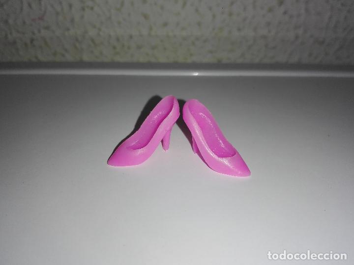 Barbie y Ken: Zapatos de mu&ntilde;eca barbie - Foto 1