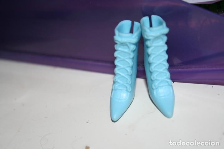 Barbie y Ken: botas mu&ntilde;eca barbie - Foto 1