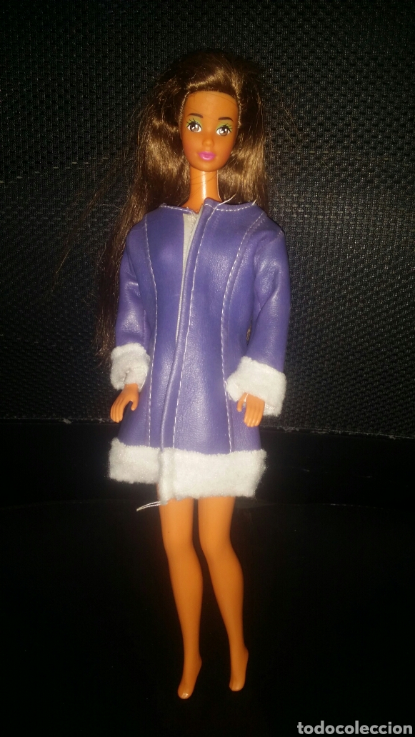 Barbie y Ken: Abrigo morado para mu&ntilde;eca Barbie - Foto 1