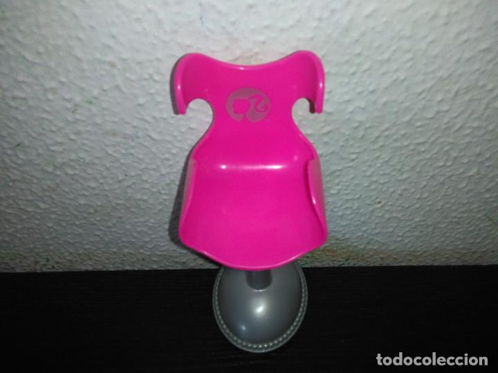 Barbie y Ken: Silla de mu&ntilde;eca Barbie - Foto 2