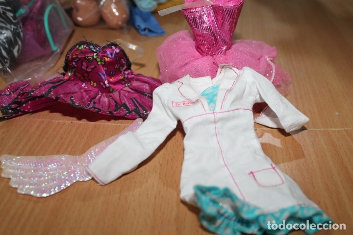 Barbie y Ken: lote vestidos mu&ntilde;eca barbie - Foto 1