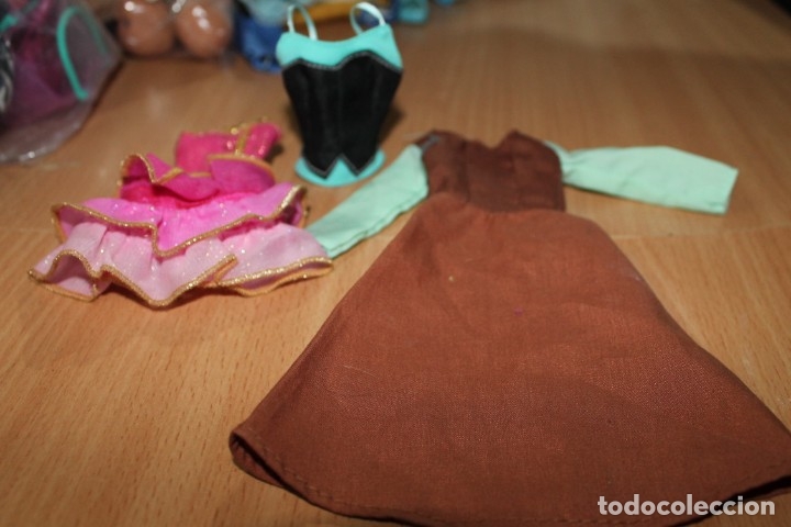 Barbie y Ken: lote vestidos mu&ntilde;eca barbie - Foto 1