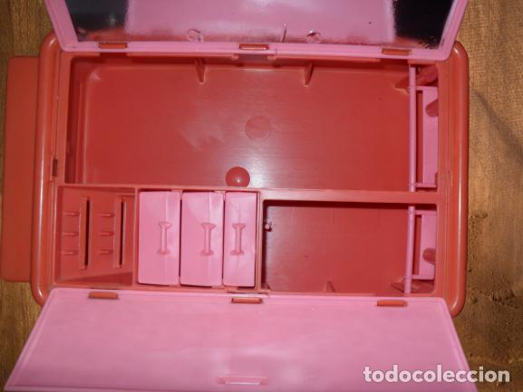 Barbie y Ken: Armario antiguo de Mu&ntilde;eca Barbie - Foto 2