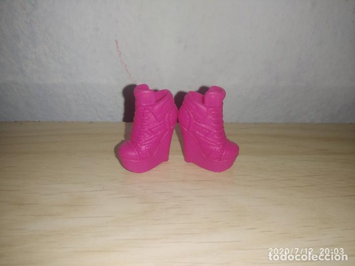 Barbie y Ken: Zapatos botas de mu&ntilde;eca barbie - Foto 1
