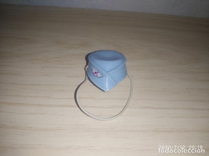 Barbie y Ken: Gorro de mu&ntilde;eca Barbie azafata - Foto 1