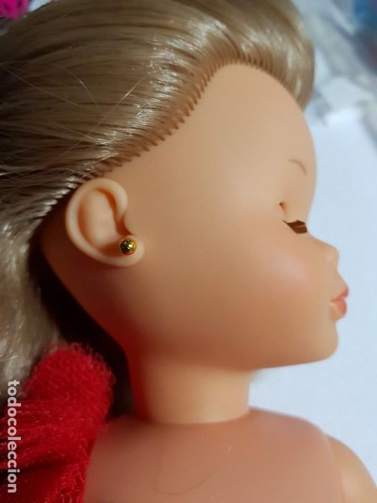 Barbie y Ken: Pendientes dorados v&aacute;lidos para Nancy - Foto 1