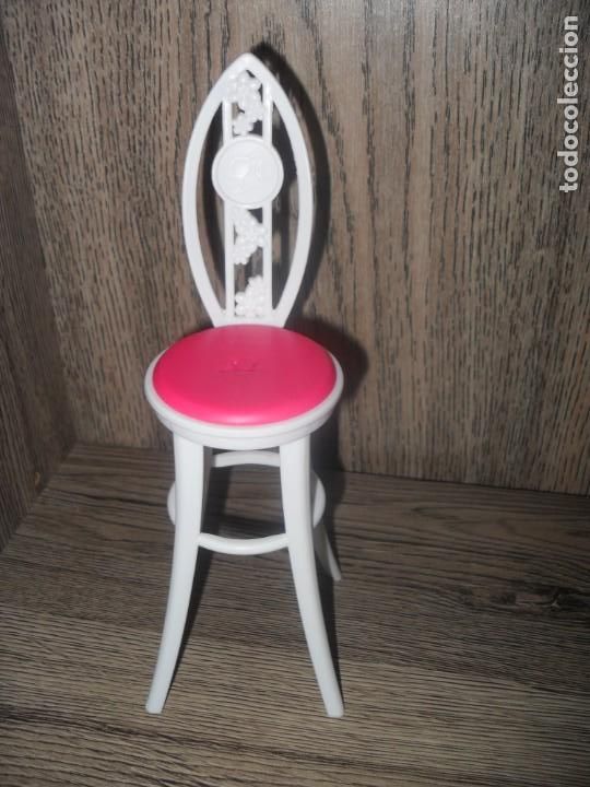 Barbie y Ken: silla de Mu&ntilde;eca Barbie - Foto 1