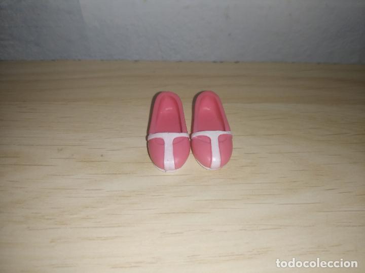 Barbie y Ken: Zapatos de Mu&ntilde;eca barbie - Foto 2