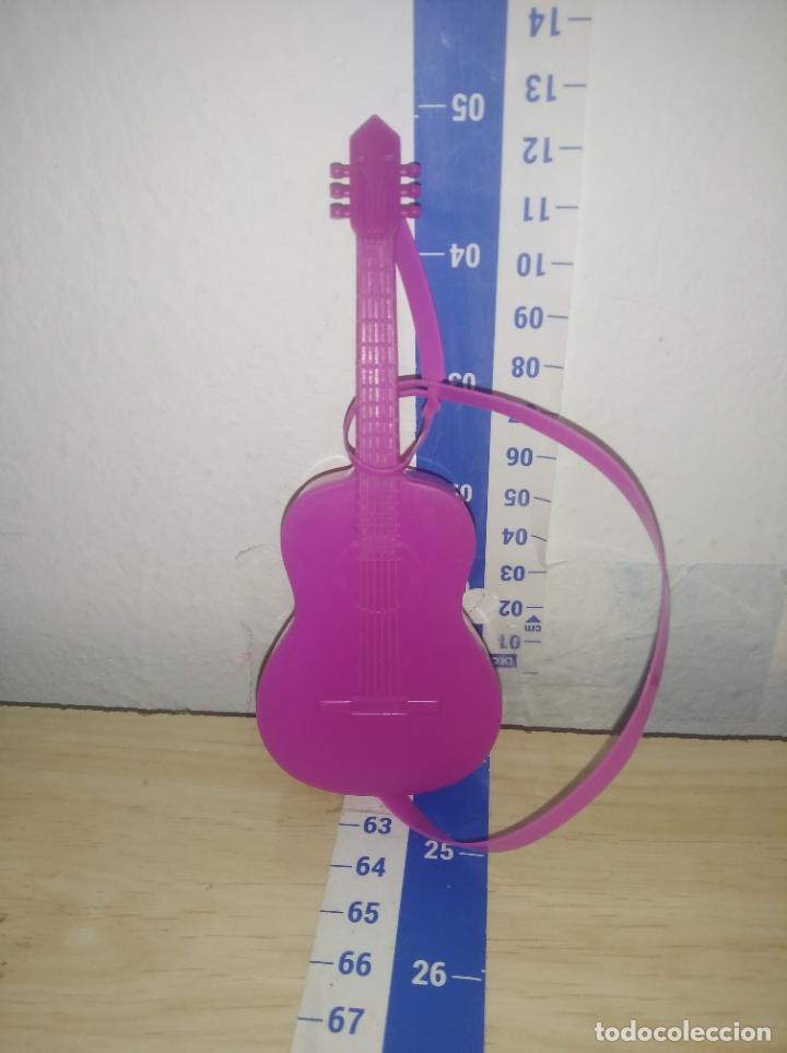 Barbie y Ken: Guitarra de mu&ntilde;eca Barbie - Foto 1