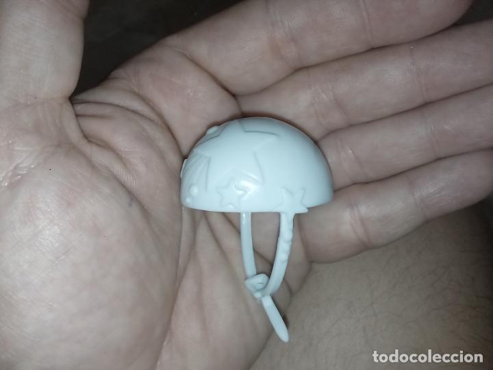 Barbie y Ken: Casco de mu&ntilde;eca skipper hermana de barbie - Foto 1
