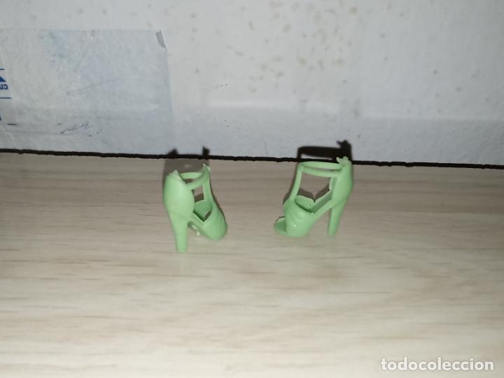 Barbie y Ken: Zapatos de mu&ntilde;eca barbie - Foto 3