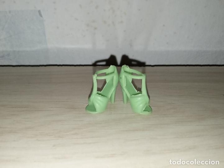 Barbie y Ken: Zapatos de mu&ntilde;eca barbie - Foto 1