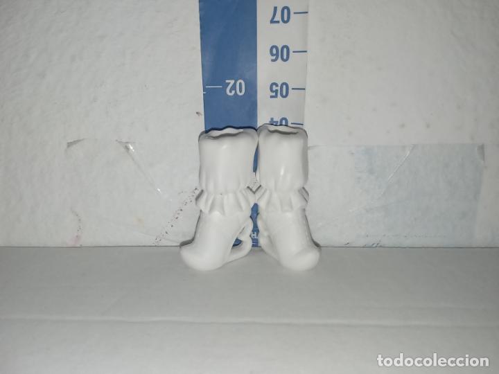 Barbie y Ken: Zapatos botas de mu&ntilde;eca barbie - Foto 1