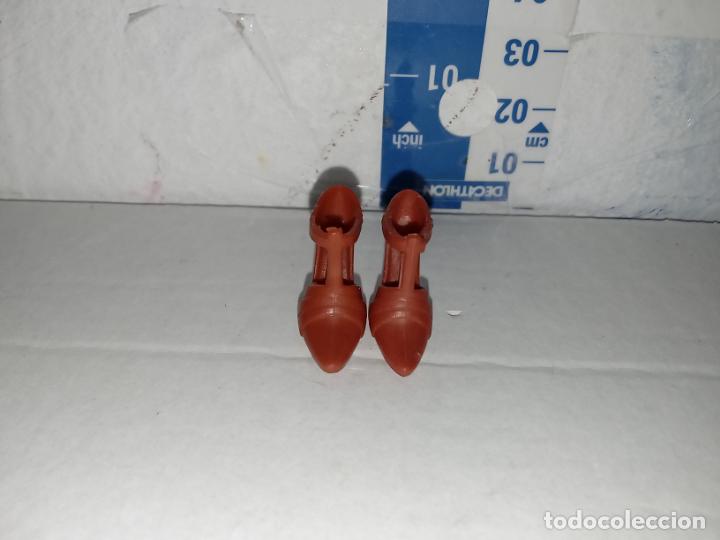 Barbie y Ken: Zapatos de mu&ntilde;eca barbie - Foto 1