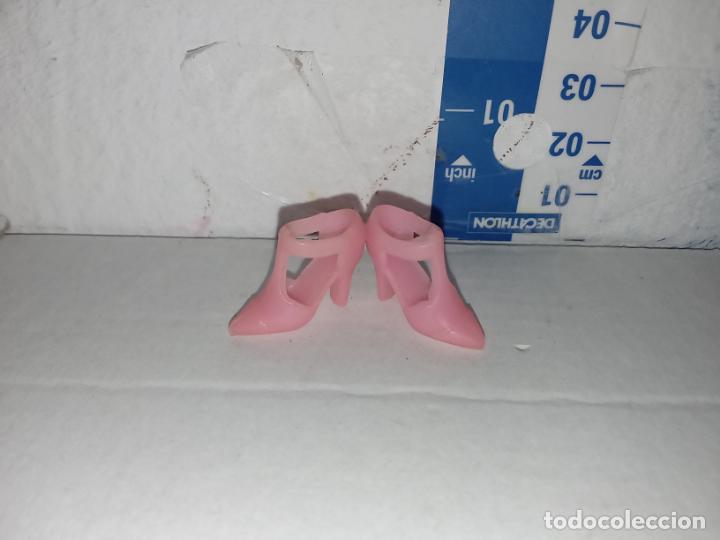 Barbie y Ken: Zapatos de mu&ntilde;eca barbie - Foto 2