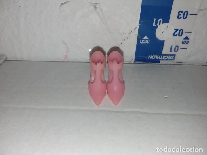 Barbie y Ken: Zapatos de mu&ntilde;eca barbie - Foto 1