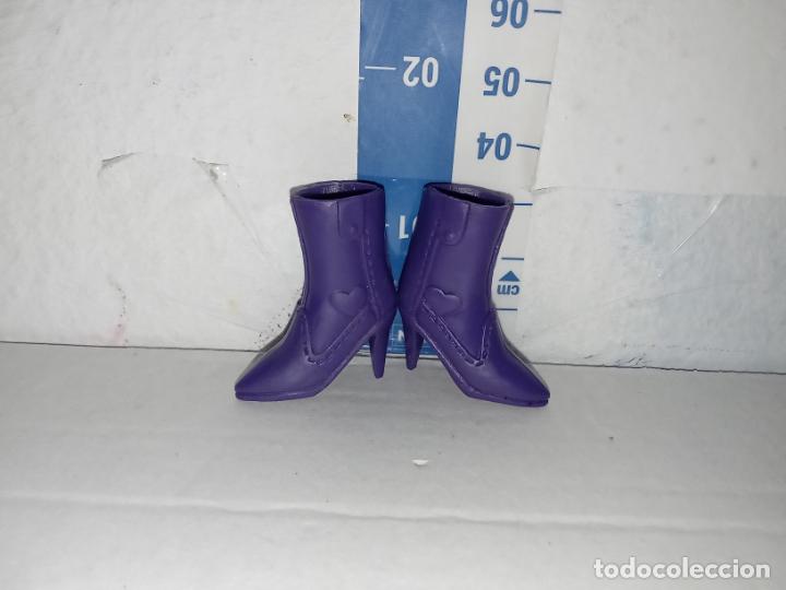 Barbie y Ken: Zapatos botas de mu&ntilde;eca barbie - Foto 2