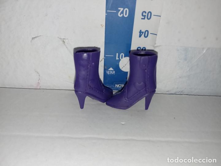 Barbie y Ken: Zapatos botas de mu&ntilde;eca barbie - Foto 3