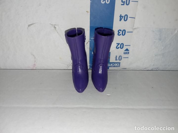 Barbie y Ken: Zapatos botas de mu&ntilde;eca barbie - Foto 1