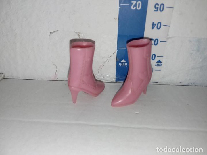 Barbie y Ken: Zapatos botas de mu&ntilde;eca barbie - Foto 2