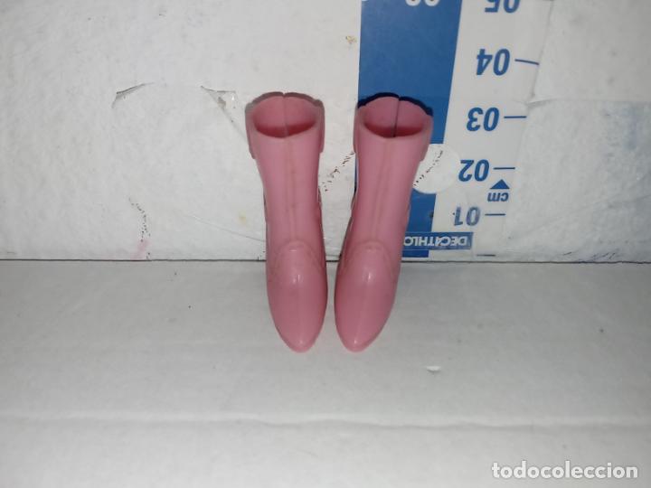 Barbie y Ken: Zapatos botas de mu&ntilde;eca barbie - Foto 3