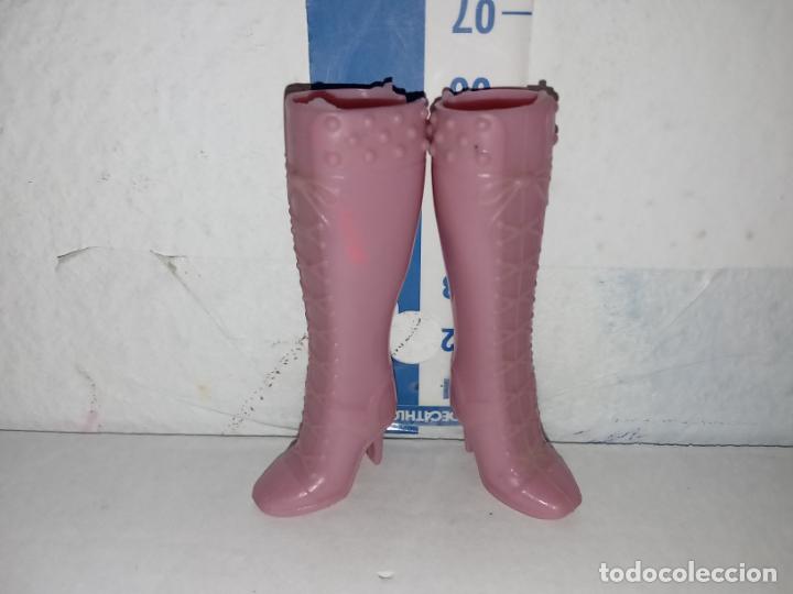 Barbie y Ken: Botas zapatos de mu&ntilde;eca barbie - Foto 1