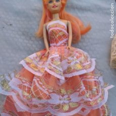 Barbie y Ken: VESTIDO DE FIESTA PARA BARBIE O SINDY Y ZAPATOS. Lote 220627165