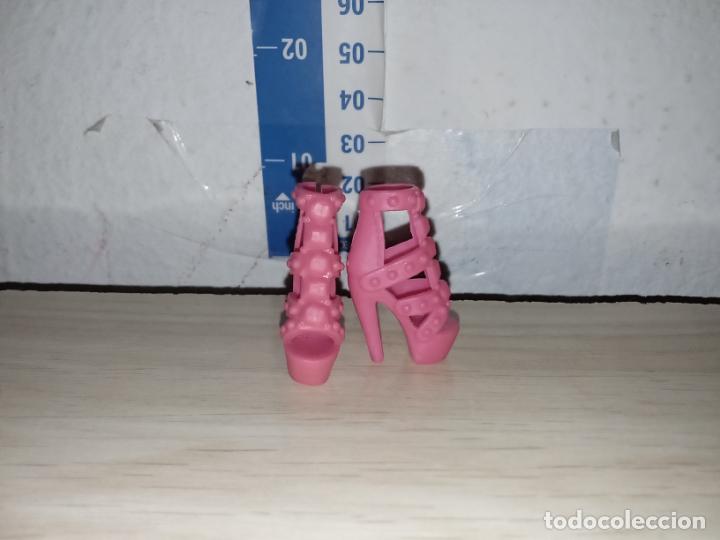 Barbie y Ken: Zapatos de mu&ntilde;eca barbie - Foto 2