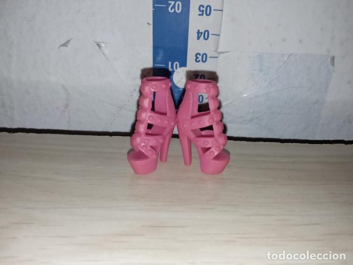 Barbie y Ken: Zapatos de mu&ntilde;eca barbie - Foto 1