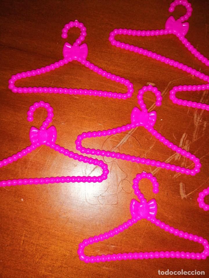 Barbie y Ken: Lote de perchas de Barbie - Foto 3