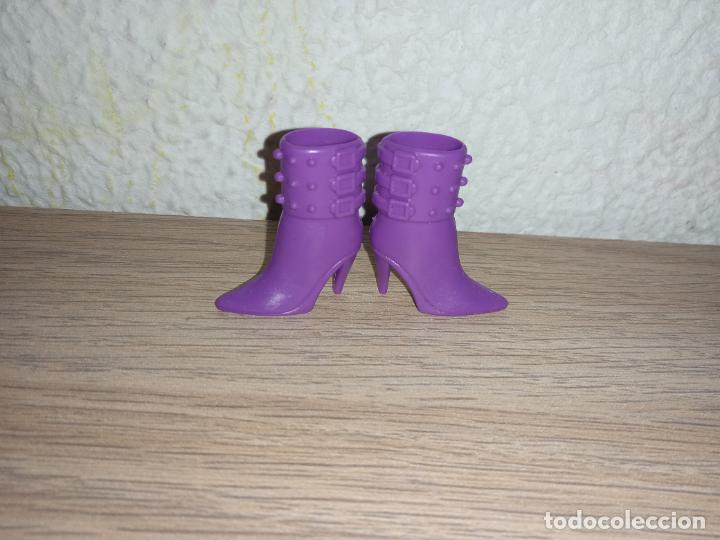 Barbie y Ken: Zapatos botas de Mu&ntilde;eca Barbie - Foto 1