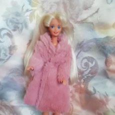 Barbie y Ken: PRECIOSO CONJUNTO DE ABRIGO Y BOTINES PARA BARBIE O MUÑECA SIMILAR. Lote 251986615