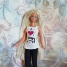 Barbie y Ken: PRECIOSO CONJUNTO DE PANTALÓN, CAMISETA Y ZAPATOS PARA BARBIE O MUÑECA SIMILAR