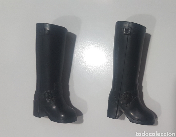 Barbie y Ken: Botas negras de mu&ntilde;eca Barbie - Foto 2