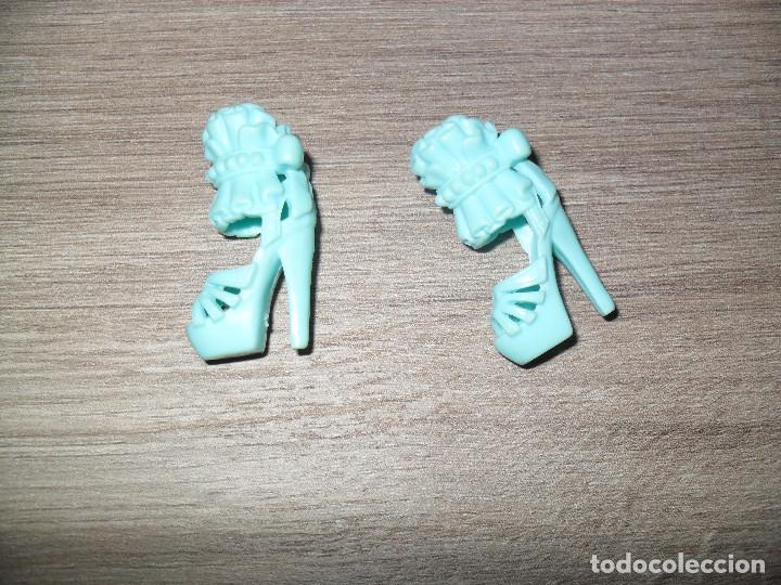 Barbie y Ken: Zapatos para mu&ntilde;eca barbie - Foto 1